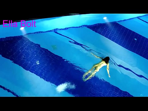 ❤️ Não consigo parar de ver, jovem loira apanhada a nadar nua na piscina da estância balnear ELLA BOLT Porno real vídeo em pt.yh9n.top