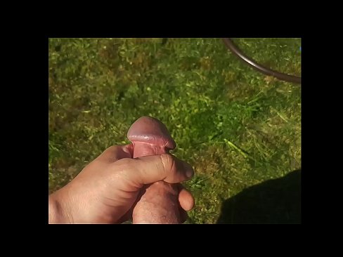 ❤️ A boazona fica com a rata rosa fodida e ejacula com um esguicho num jardim de Verão Porno real vídeo em pt.yh9n.top