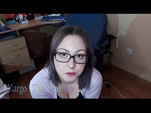❤️ Rapariga Sexy com Dildo de Óculos Chupa Profundamente na Câmara Porno real vídeo em pt.yh9n.top